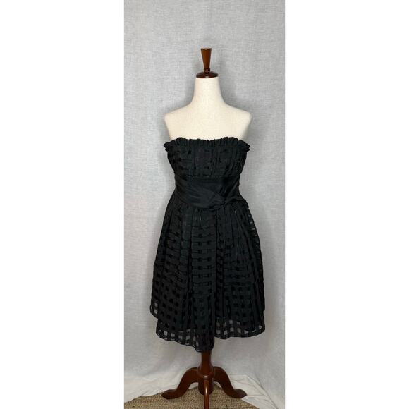 Betsey Johnson Dresses & Skirts - Vintage Betsey Johnson Black Strapless Mini Dress
Size 4